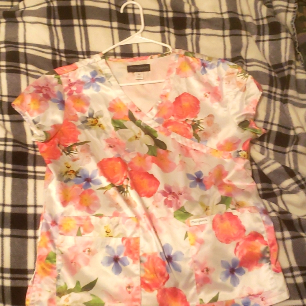 Scrub top